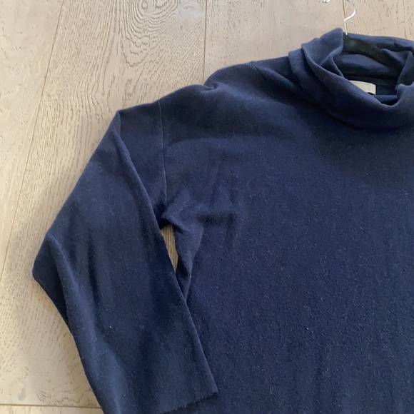 Navy blue turtleneck sweater - Picture 3 of 5